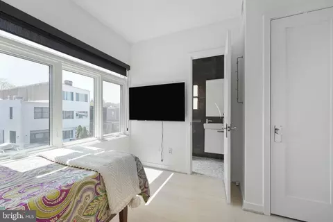 Bedroom - 1313 Linden Ct NE, Washington, DC 20002 photo 11 of 16