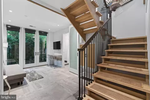 Entry Way - 1313 Linden Ct NE, Washington, DC 20002 photo 4 of 10