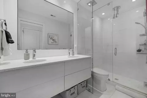 Bath - 1313 Linden Ct NE, Washington, DC 20002 photo 3 of 6