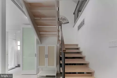 Entry Way - 1313 Linden Ct NE, Washington, DC 20002 photo 5 of 10