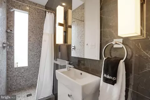 Bath - 1313 Linden Ct NE, Washington, DC 20002 photo 6 of 6