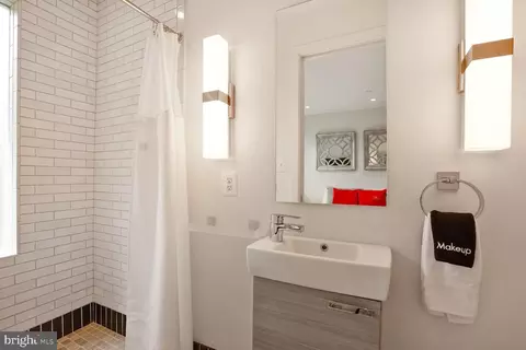 Bath - 1313 Linden Ct NE, Washington, DC 20002 photo 2 of 6