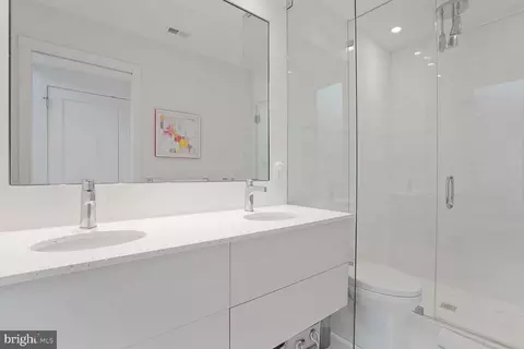 Bath - 1313 Linden Ct NE, Washington, DC 20002 photo 4 of 6