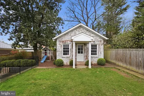 Exterior - 2812 34th St NW, Washington, DC 20008 photo 11 of 11