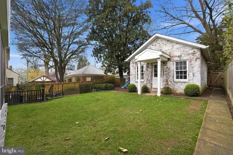 Exterior - 2812 34th St NW, Washington, DC 20008 photo 7 of 11
