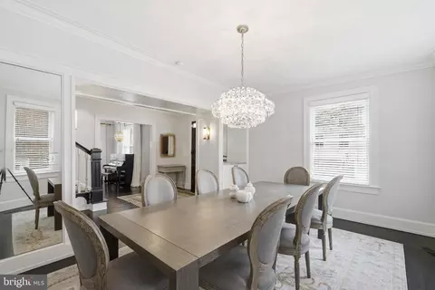 Dining - 2812 34th St NW, Washington, DC 20008 photo 2 of 6