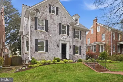 2812 34th St NW, Washington, DC 20008