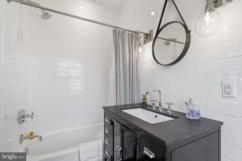 Bath - 2812 34th St NW, Washington, DC 20008 photo 9 of 12