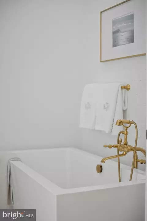 Bath - 2812 34th St NW, Washington, DC 20008 photo 5 of 12