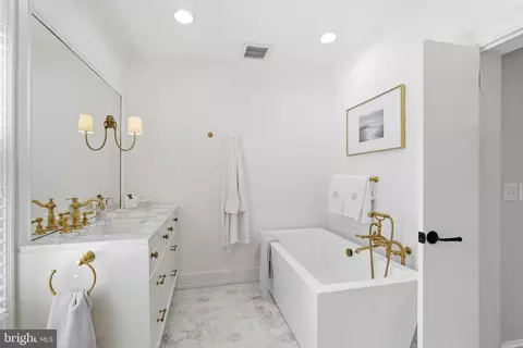 Bath - 2812 34th St NW, Washington, DC 20008 photo 4 of 12