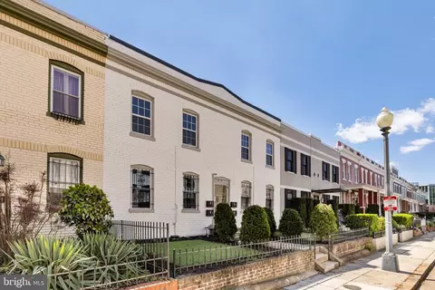 810 Otis Pl NW, Washington, DC 20010