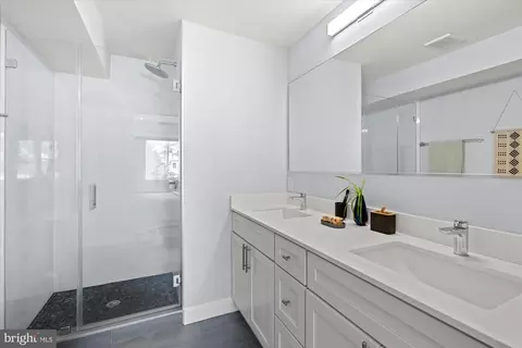 Bath - 322 A St NE, Washington, DC 20002 photo 2 of 3