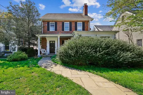 4958 Butterworth Pl NW, Washington, DC 20016