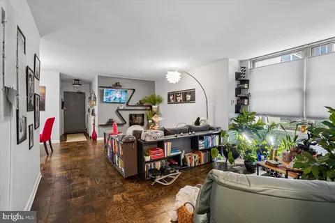 1260 21st St NW #111, Washington, DC 20036