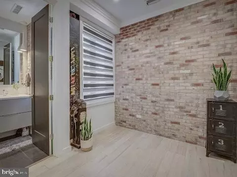 3527 14th St NW #2, Washington, DC 20010