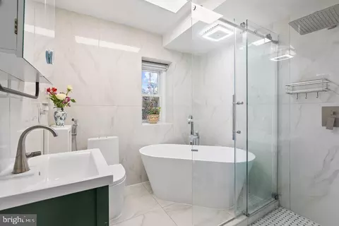 Bath - 4400 Q St NW, Washington, DC 20007 photo 2 of 4