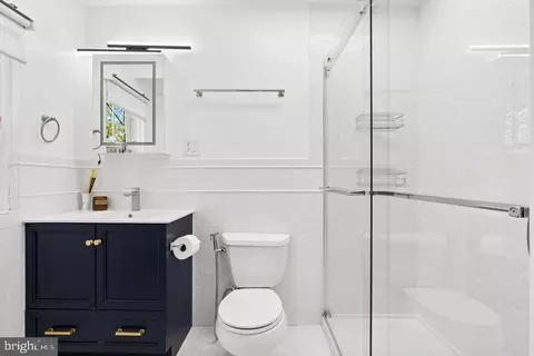 Bath - 4400 Q St NW, Washington, DC 20007 photo 3 of 4