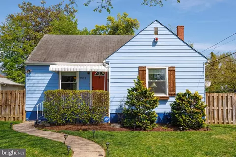 2519 30th St NE, Washington, DC 20018