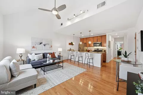 302 Todd Pl NE #3, Washington, DC 20002