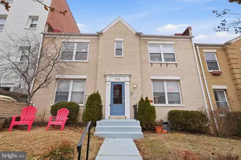 302 Todd Pl NE #3, Washington, DC 20002