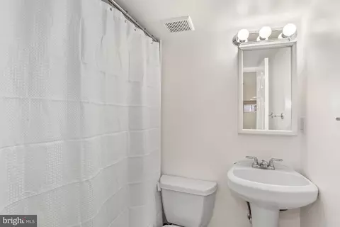 Bath - 627 Gresham Pl NW, Washington, DC 20001 photo 3 of 3