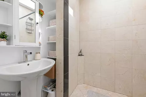 Bath - 627 Gresham Pl NW, Washington, DC 20001 photo 1 of 3