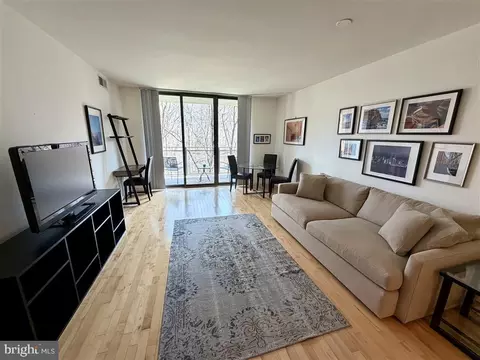 3883 Connecticut Ave NW #212, Washington, DC 20008