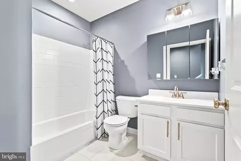 Bath - 2210 Hunter Pl SE, Washington, DC 20020 photo 3 of 6