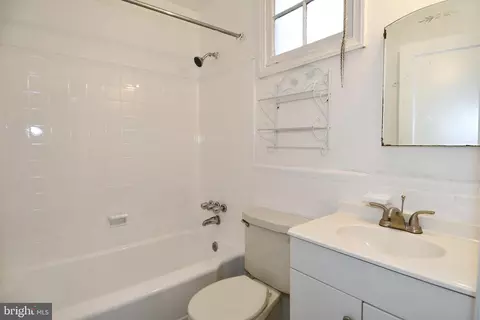 Bath - 1431 Holbrook St NE, Washington, DC 20002 photo 4 of 4