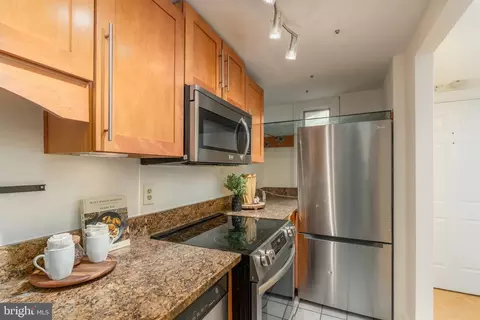 Kitchen - 350 9th St SE #26, Washington, DC 20003 photo 2 of 4
