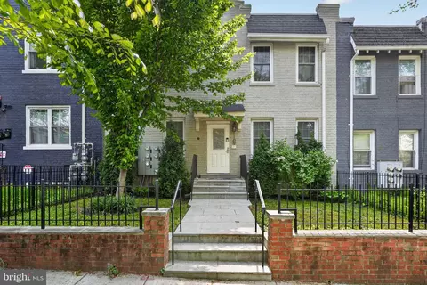 1109 Holbrook Ter NE #1, Washington, DC 20002
