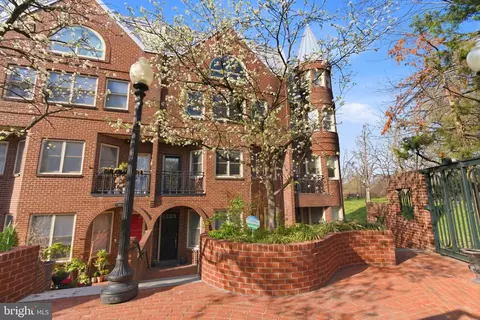 1215 28th St NW #L4, Washington, DC 20007