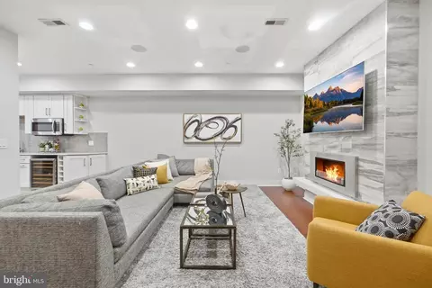 1126 5th St NW #1, Washington, DC 20001