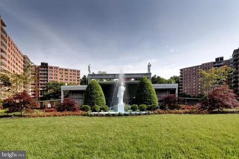 4201 Cathedral Ave NW #124E, Washington, DC 20016