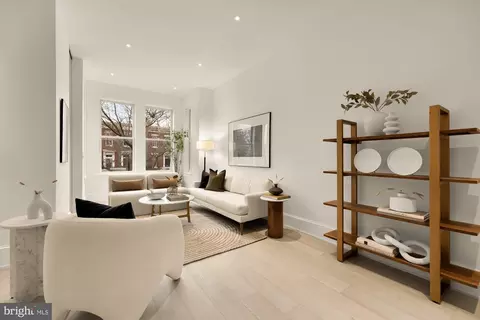 Living - 329 8th St NE, Washington, DC 20002 photo 2 of 3