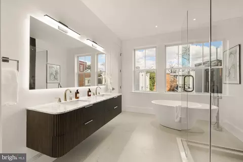 Bath - 329 8th St NE, Washington, DC 20002 photo 2 of 6