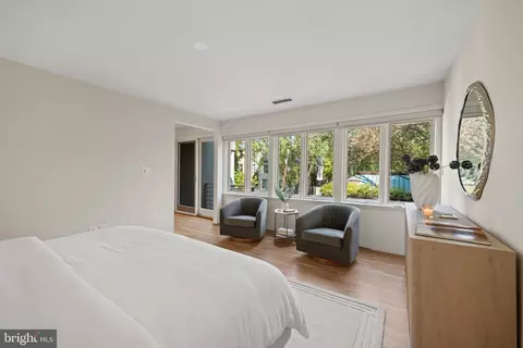 Bedroom - 2319 Bancroft Pl NW, Washington, DC 20008 photo 2 of 7