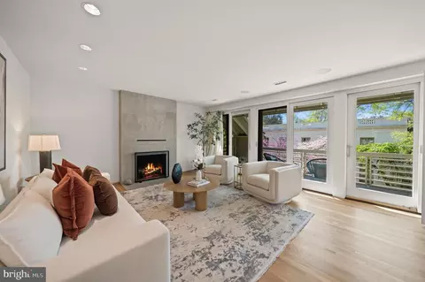 Living - 2319 Bancroft Pl NW, Washington, DC 20008 photo 2 of 4