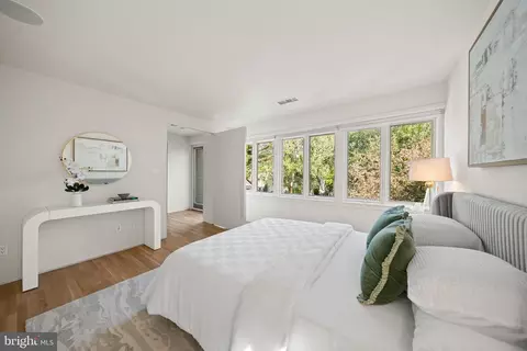 Bedroom - 2319 Bancroft Pl NW, Washington, DC 20008 photo 5 of 7