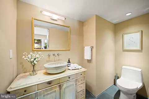 Bath - 2319 Bancroft Pl NW, Washington, DC 20008 photo 1 of 4
