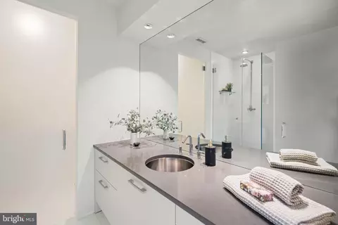 Bath - 2319 Bancroft Pl NW, Washington, DC 20008 photo 4 of 4