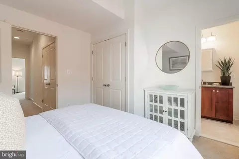 Bedroom - 330 L St SE, Washington, DC 20003 photo 2 of 5
