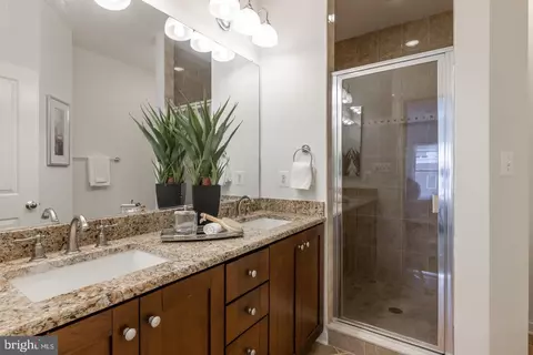 Bath - 330 L St SE, Washington, DC 20003 photo 2 of 3