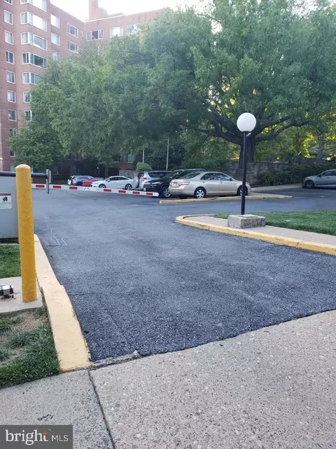 4000 Tunlaw Rd NW #13, Washington, DC 20007