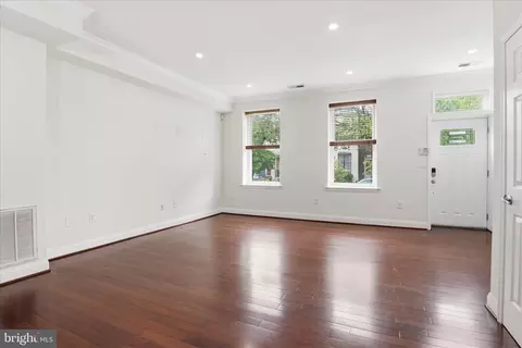 Living - 641 L St NE, Washington, DC 20002 photo 3 of 7