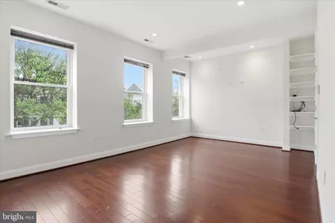Living - 641 L St NE, Washington, DC 20002 photo 7 of 7