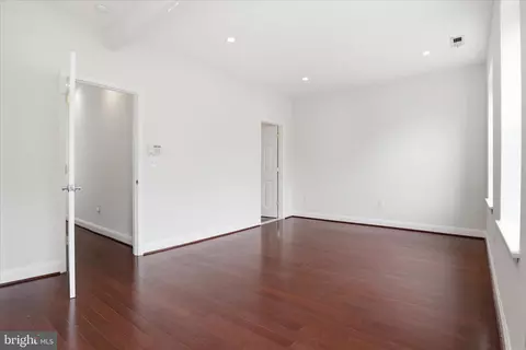 Living - 641 L St NE, Washington, DC 20002 photo 5 of 7