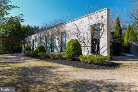 3017 Gates Rd NW, Washington, DC 20008