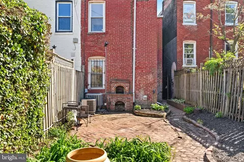Exterior - 1112 I St SE, Washington, DC 20003 photo 4 of 8