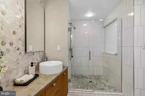 Bath - 2370 Champlain St NW #35, Washington, DC 20009 photo 2 of 3
